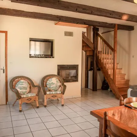 Holiday home Maison Girou
